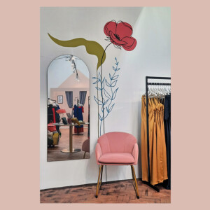 Bold and simple flower mural for Diffuse Retail in Warwick Large and simple flower mural