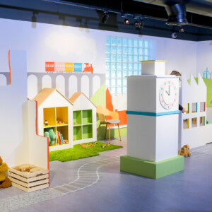Playful mural for a children's exhibition at Rugby Art Gallery and Museum Interactive mural for a children's exhibition in an art gallery and museum